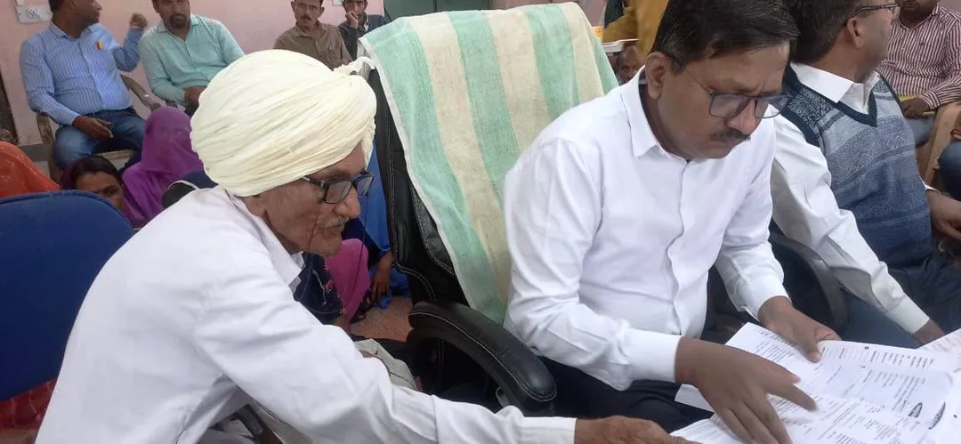 जिला कलक्टर ने उम्मेदपुर में जनसुनवाई कर आमजन की समस्याओं का किया निस्तारण
