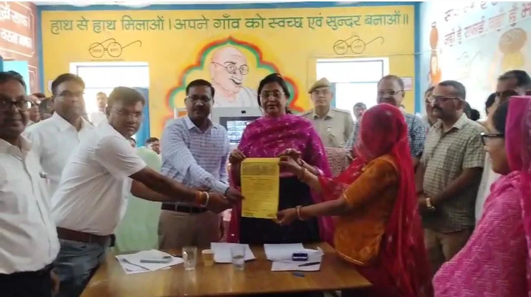 संभागीय आयुक्त ने निम्बला में जनसुनवाई कर आमजन की समस्याओं का किया निस्तारण