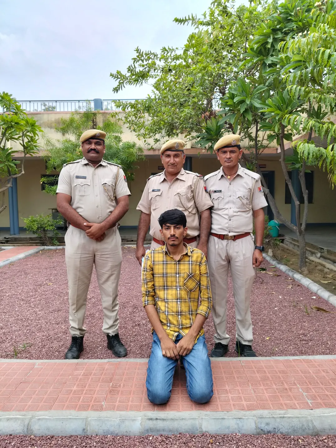 क्रेटा कार से दहशत फैलाने वाला 24 घंटे में गिरफ्तार, पुलिसकर्मी को ड्यूटी के दौरान घायल किया