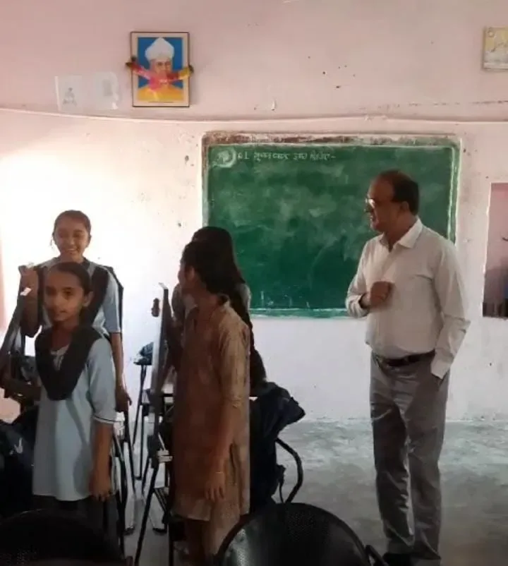 जिला कलेक्टर ने सामुदायिक स्वास्थ्य केंद्र बागोड़ा, प्राथमिक स्वास्थ्य केंद्र झाब एवं राजकीय वरिष्ठ उपाध्याय संस्कृत स्कूल सिवाड़ा का किया औचक निरीक्षण – फोटो 2