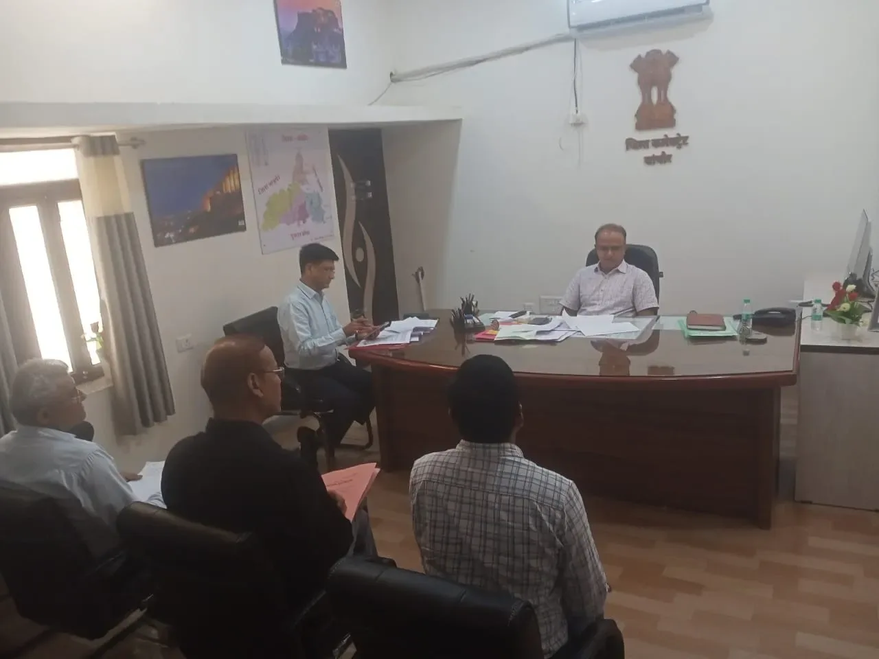 शत-प्रतिशत राजस्व लक्ष्यों को अर्जित करें-जिला कलेक्टर