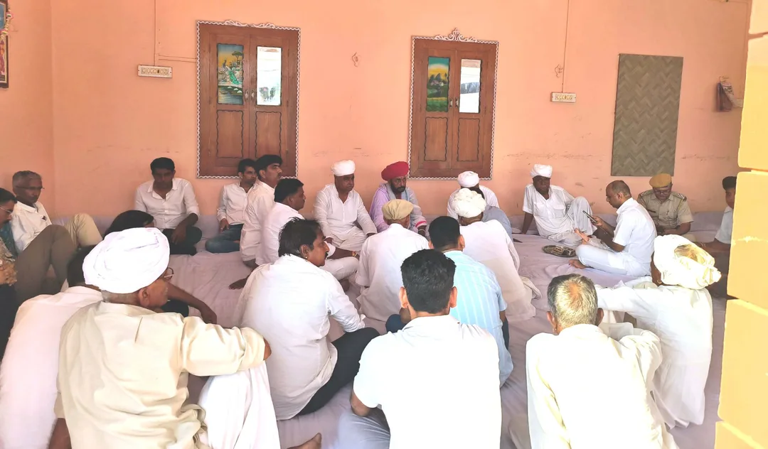ग्रामीण विकास एवं पंचायतीराज मंत्री ओटाराम देवासी ने पहाड़पुरा में श्रीमती देश कंवर के निधन पर परिवारजनों को बंधाया ढांढस