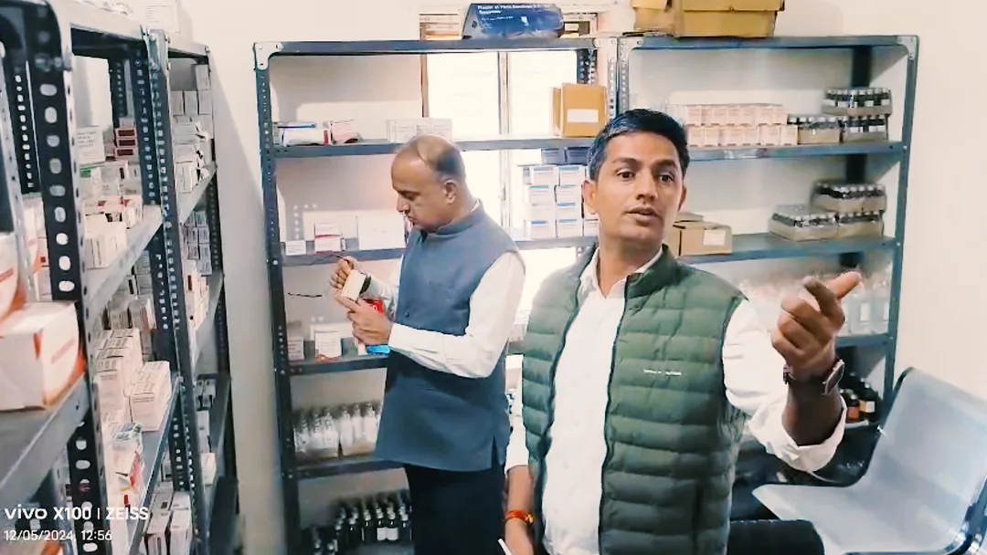 सांचौर कलेक्टर राठौड़ ने जिला अस्पताल का औचक निरीक्षण किया