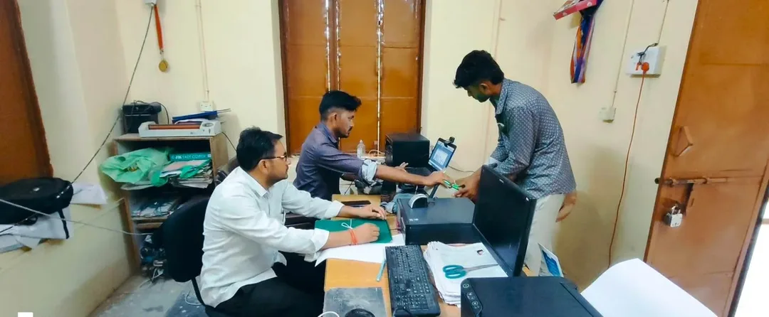 जिले के 18 आधार सेन्टर एवं 5 ईमित्र कियोस्कों का औचक निरीक्षण