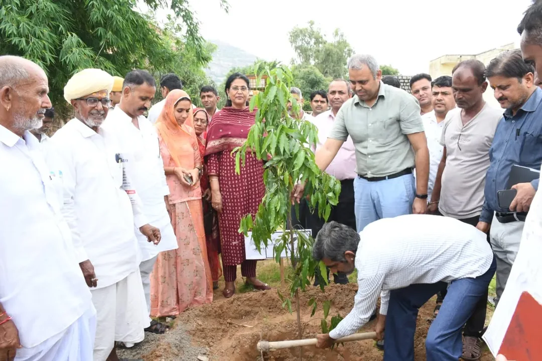 संभागीय आयुक्त ने जसवंतपुरा में जनसुनवाई कर आमजन की समस्याओं का किया निस्तारण