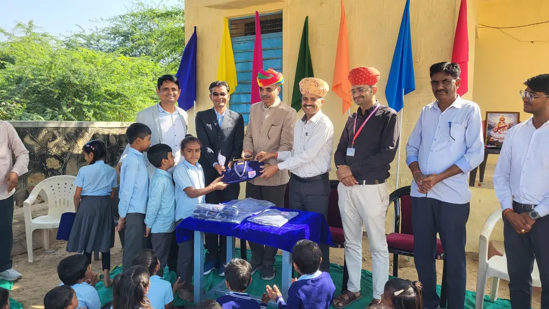 ✨ जन्मदिन पर 'नई पहल, नई सोच': पंचाल ने बच्चों को दिए ज्ञान के साथ ऊनी प्यार!