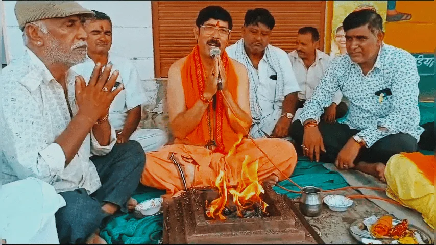रानीवाड़ा में 42वें दिन धरना रहा जारी, गायत्री यज्ञ का आयोजन कर सद्बुद्धि के लिए आहूतियां दी, सरकार के प्रति आमजन में नाराजगी