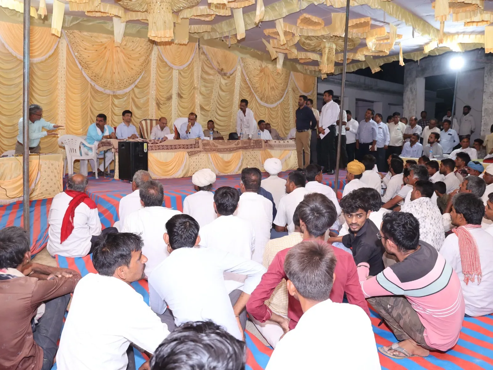 ग्राम पंचायत सूराचंद में रात्रि चौपाल का हुआ आयोजन, जिला प्रशासन ने ग्रामीणों की समस्याओं का किया समाधान