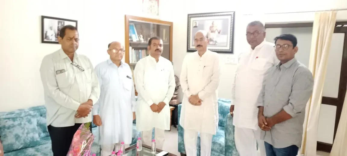 भीनमाल में नर्मदा का पानी समय पर देने की मांग को लेकर संघर्ष समिति ने की मुख्यमंत्री कार्यालय में वार्ता