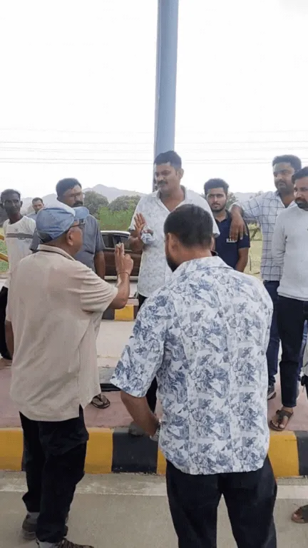 टोल नाके पर 'जंग' का ऐलान! रानीवाड़ा-रामसीन हाईवे | कोटडा टोल पर वसूली | शुरू होते ही भड़का आक्रोश | रविवार सुबह 9 बजे जुटेंगे ग्रामीण – फोटो 3