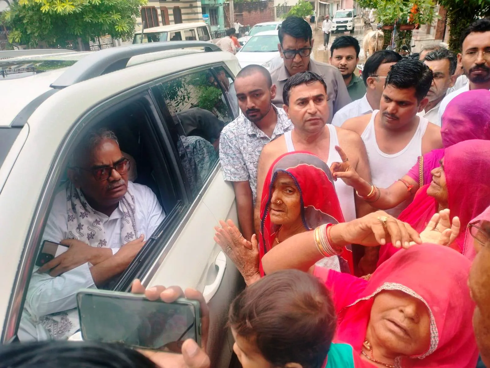 शिक्षा एवं पंचायतीराज मंत्री ने साफ-सफाई व्यवस्था का किया औचक निरीक्षण, सफाई व्यवस्था सुधारने के लिए दिए निर्देश