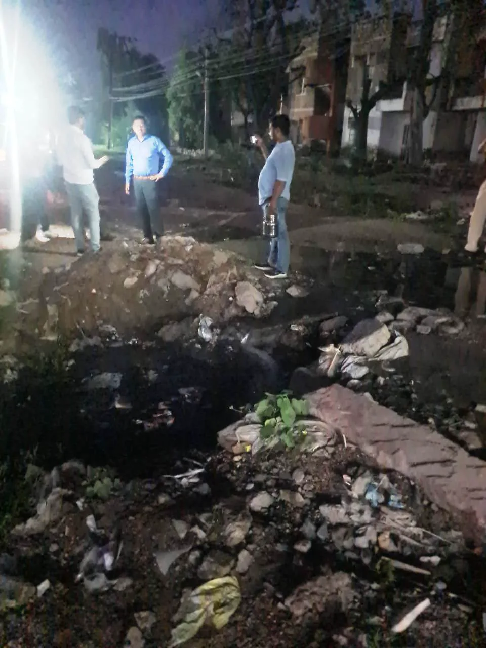 जिला कलक्टर ने जालोर शहर में सफाई व्यवस्था व सीवरेज ड्रेनेज सिस्टम का किया अवलोकन