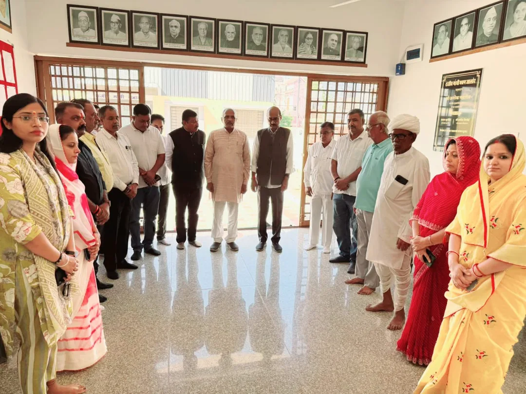 'आधुनिक भारत के निर्माता' चाचा नेहरू को किया याद; भाद्राजून मंडल अध्यक्ष को भी श्रद्धांजलि