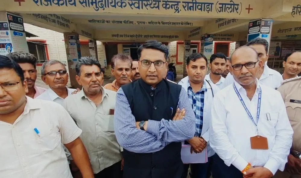 कलक्टर ने सीएचसी रानीवाड़ा व छात्रावास का निरीक्षण कर दिये आवश्यक निर्देश