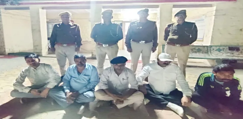 रानीवाड़ा पुलिस की कार्यवाही, संचालक सहित 5 आदतन जुआरी गिरफ्तार, पूर्व में भी पकडे जा चुके है जुआरी