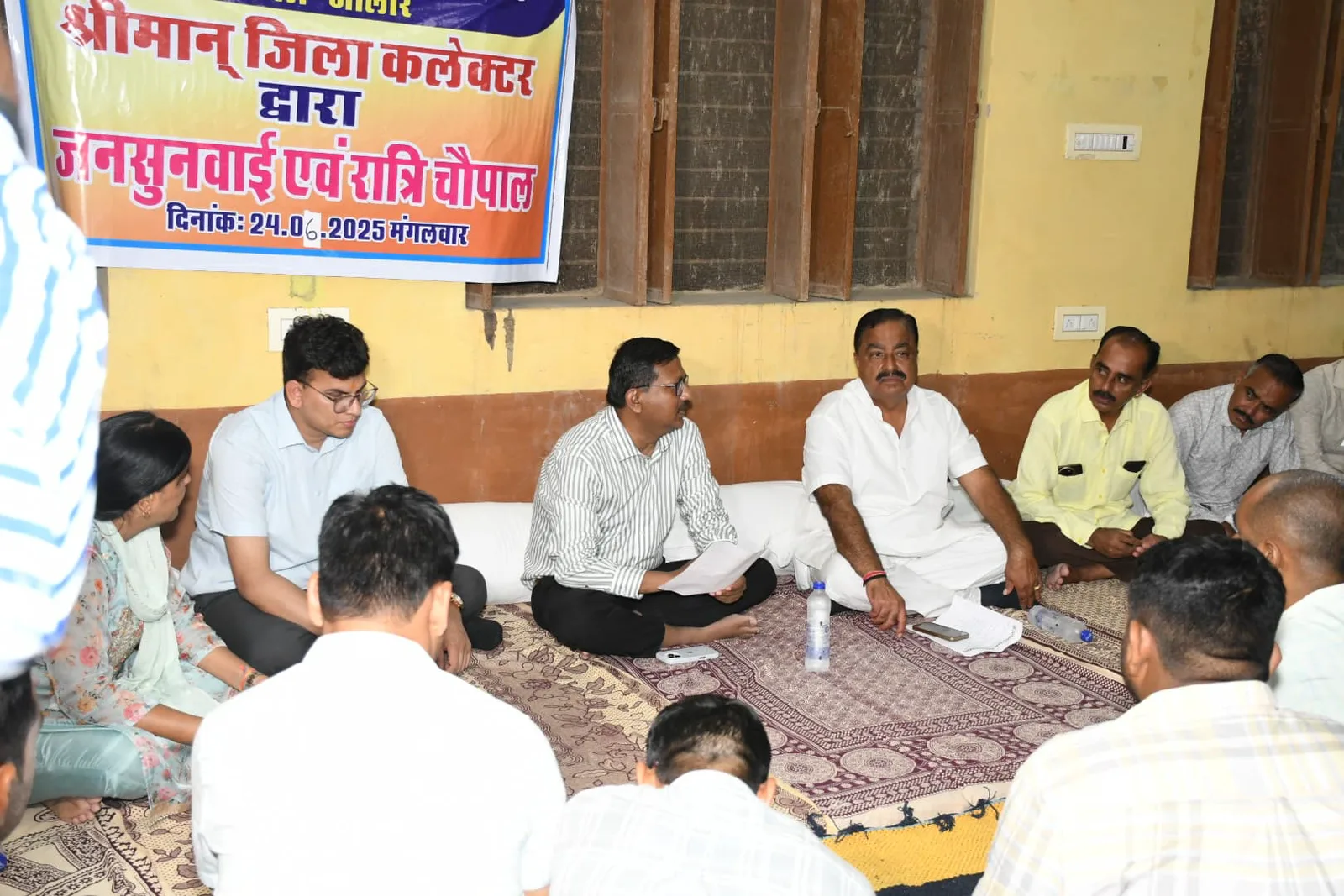 ग्राम पंचायत गजापुरा में रात्रि चौपाल : जिला कलक्टर व जनप्रतिनिधियों ने सुनी ग्रामीणों की समस्याएं, मौके पर हुआ समाधान