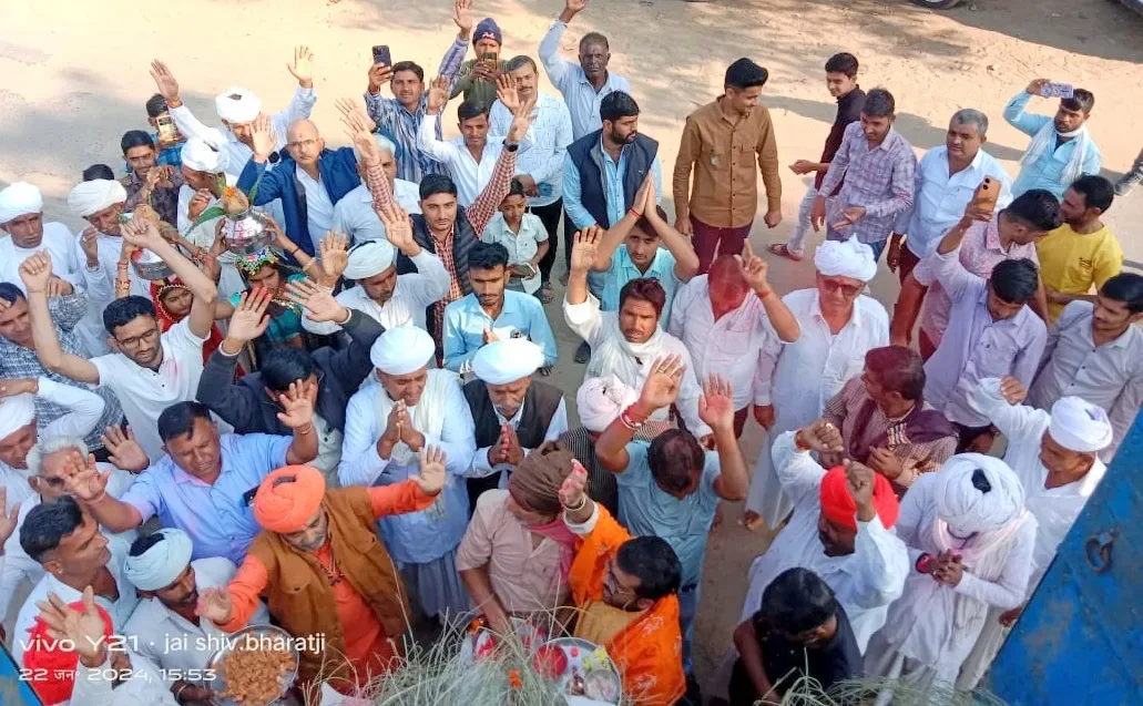 आपेश्वर मंदिर में खुशियाँ, जीर्णोद्वार का कार्य फिर से हुआ शुरू, नक्काशी किया प्रस्तर पहुंचा, महंत ख़ुशी में झूम उठे
