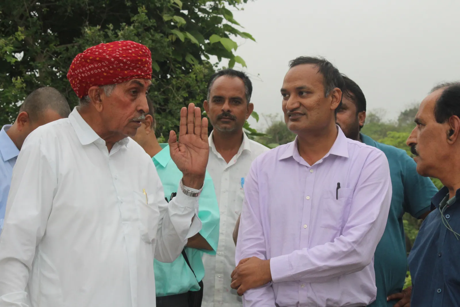 सांसद लुम्बाराम ने माउंट आबू-गुलाबगंज सड़क का लिया जायजा, निर्माण में तेजी के निर्देश