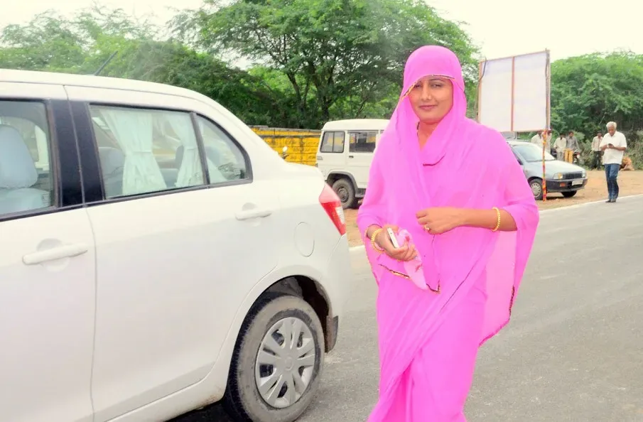 जालोर में कॉंग्रेस प्रत्याशी रमिला ने दिया आमजन का धन्यवाद, पाराशर रहे मौजूद – फोटो 3