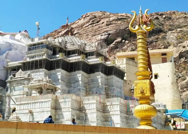राजभवन में डॉ. दीपक जोशी की पुस्तक "अपना जालोर" का विमोचन – फोटो 2
