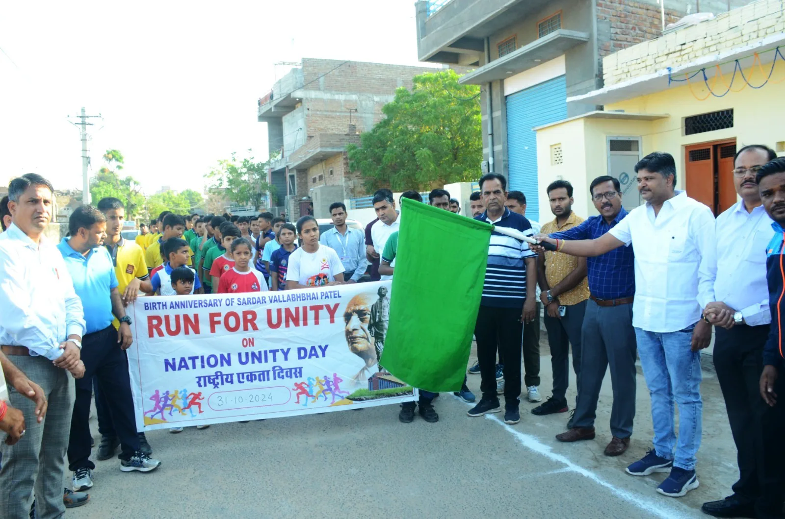 जिला कलक्टर व नगर परिषद सभापति ने रन फॉर यूनिटी सद्भावना दौड़ को हरी झण्डी दिखाकर किया रवा