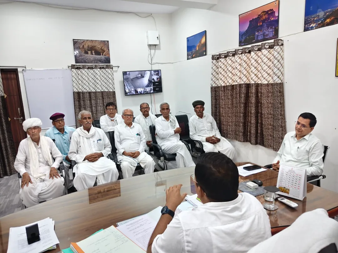 सांचौर में किसानों का फूटा गुस्सा: स्वामीनाथन आयोग लागू करने और कर्ज माफी की मांग को लेकर एडीएम कार्यालय पर गरजे अन्नदाता – फोटो 3