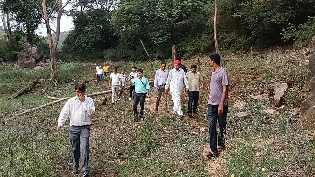 सांसद लुम्बाराम ने माउंट आबू-गुलाबगंज सड़क का लिया जायजा, निर्माण में तेजी के निर्देश