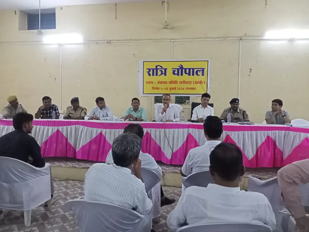 जिला कलेक्टर ने किया आमजन की समस्याओं का किया त्वरित निस्तारण, रानीवाड़ा में रात्रि चौपाल का हुआ आयोजन