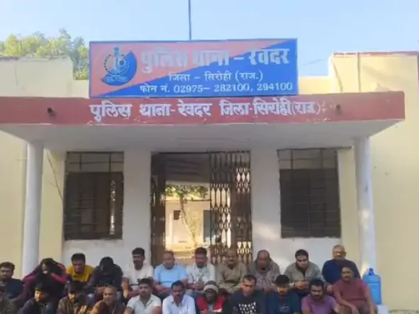 रेवदर सट्टा कांड: 3 राज्यों के 23 जुआरी गिरफ्तार, लेकिन 'कुएं' के मालिक पर पुलिस मौन! पूर्व विधायक का नाम उछलते ही सियासत गरमाई – फोटो 2