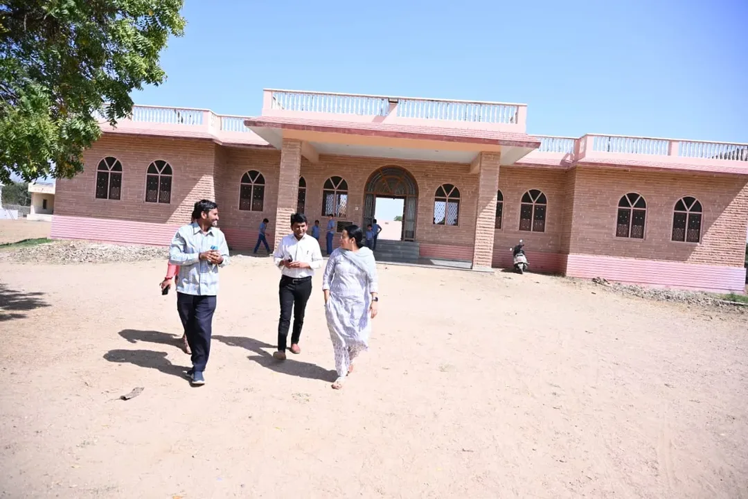 वात्सल्य धाम के बच्चों से मुखातिब हुई बीडीओ हेमलता बिश्नोई