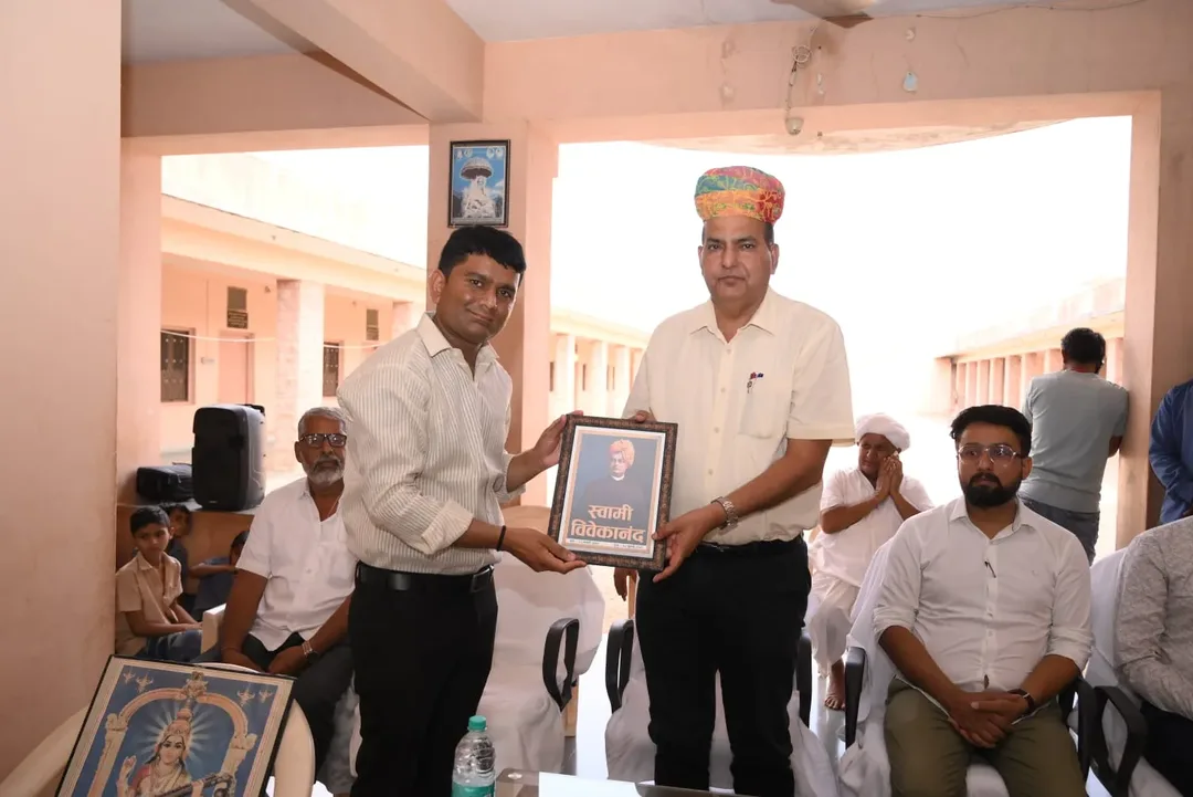 एनजीओ की पहल, जरूरतमंद महिलाओं को निःशुल्क राशन सामग्री किट एवं ड्रेस वितरित – फोटो 3