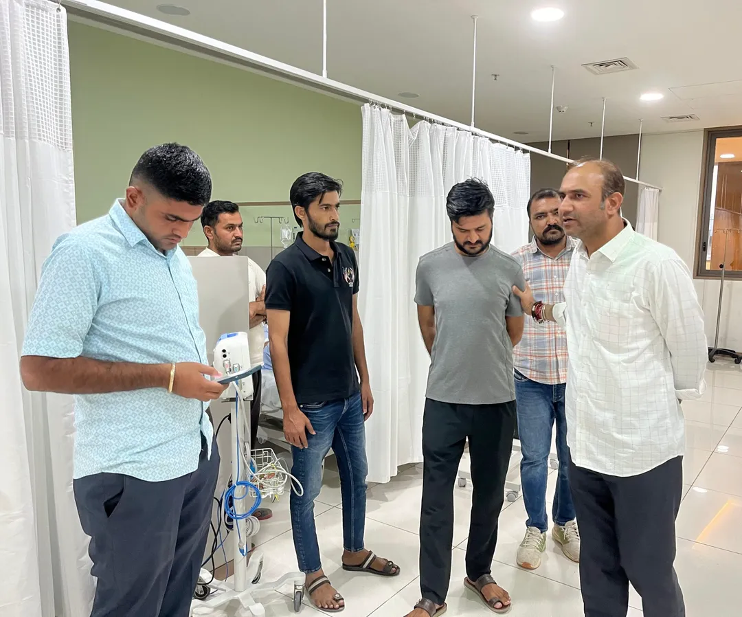 पूर्व सरपंच भूपसिंह डाभी को देखने MLA देवासी और पूर्व सांसद पटेल पहुंचे हॉस्पिटल, अमदाबाद में ले रहे है स्वास्थ्य लाभ