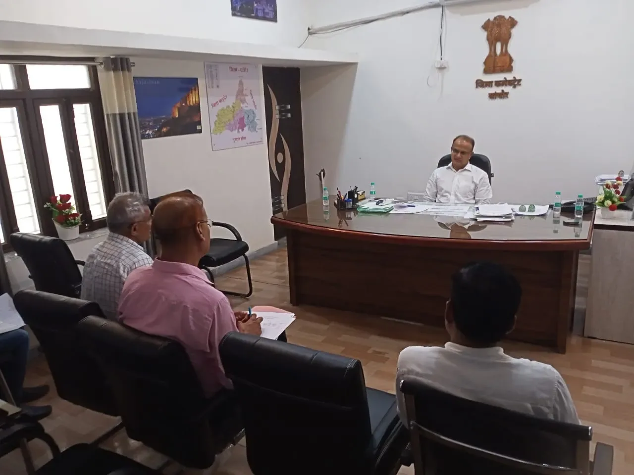 शत-प्रतिशत राजस्व लक्ष्यों को अर्जित करें-जिला कलेक्टर