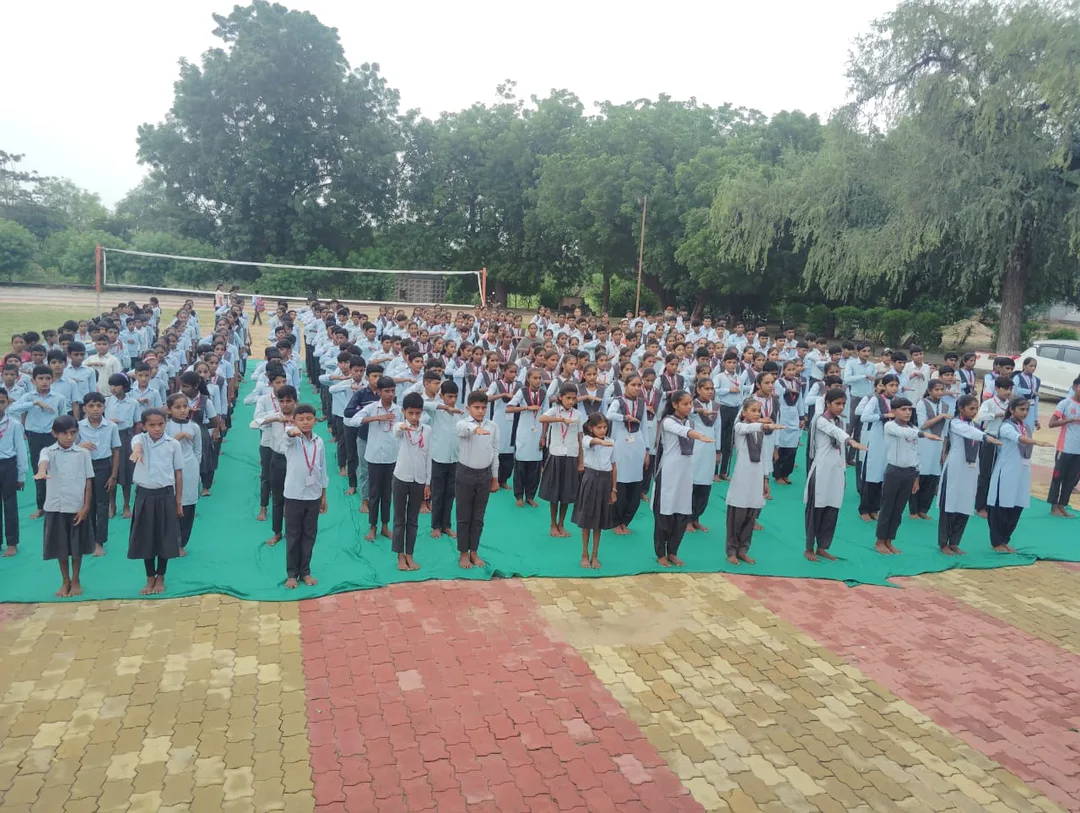 पीएम श्री विद्यालय सरनाऊ: शिक्षा, सेवा और संस्कार का बना तीर्थ, विद्यार्थियों-शिक्षकों ने लिया 'हमारा विद्यालय-हमारा स्वाभिमान' का संकल्प