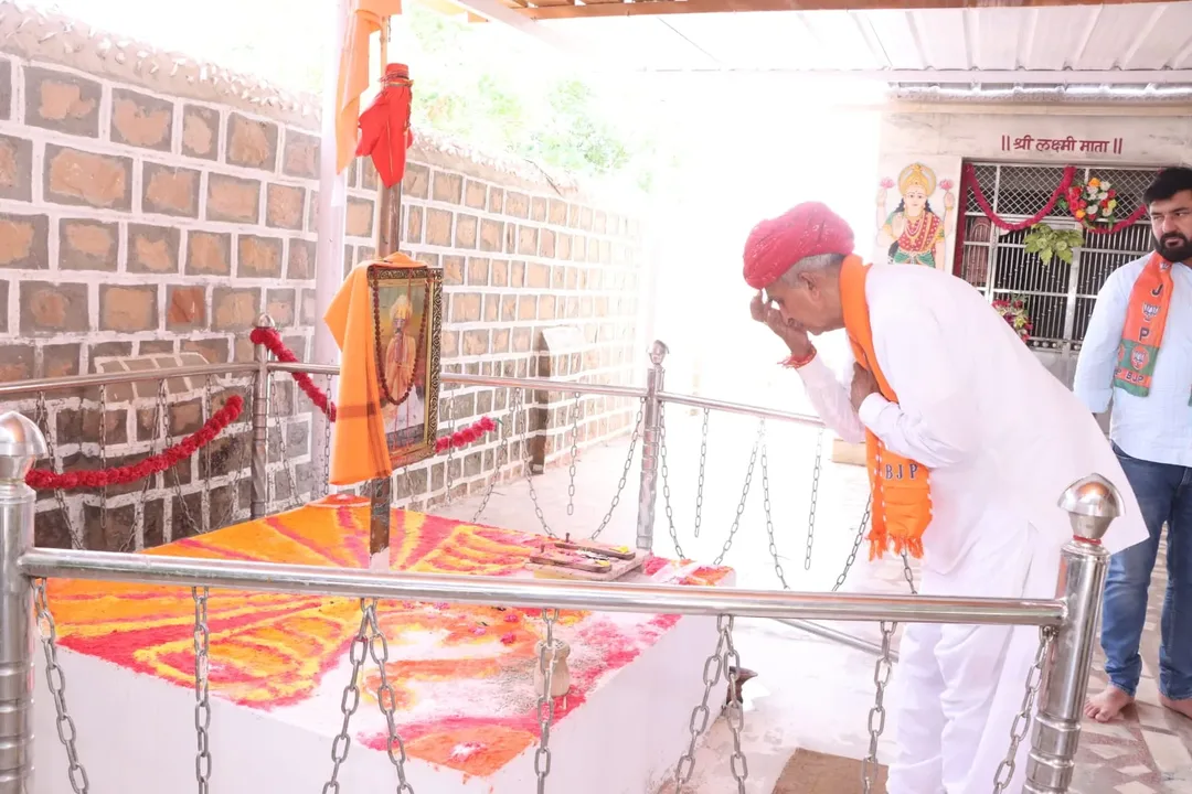 कांग्रेस आमजन को प्रलोबन देकर लुभाने की कोशिश कर रही है : लुम्बाराम चौधरी – फोटो 2