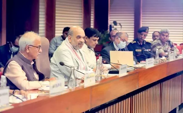 गृह मंत्री अमित शाह की तिरछी नजर, पुलिसकर्मियों के प्रशिक्षण में समय के साथ बदलाव बेहद ज़रूरी, प्रशिक्षण में सख़्ती और संवेदनशीलता पर ज़ोर