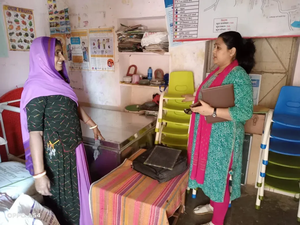एसडीएम कुसुमलता चौहान ने आंगनवाडी केन्द्रों का किया निरीक्षण, पोषण ऐप पर किया सत्यापन, खिचड़ी का लिया स्वाद और बच्चों को परोसा – फोटो 2