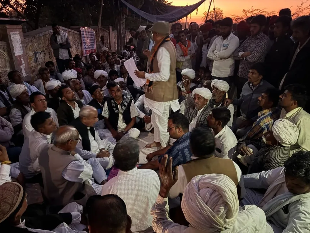 चितलवाना में 5 दिन से चल रहा गतिरोध खत्म: श्रवण सिंह राव बोरली की पहल लाई रंग, प्रशासन से वार्ता के बाद किसानों ने उठाया धरना
