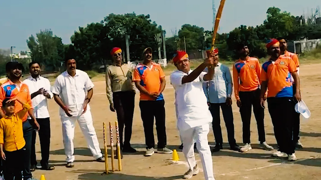 एकता का चौका! भीनमाल में राव जागीरदार समाज की 15वीं क्रिकेट प्रतियोगिता शुरू, दिग्गजों ने दिया 'संगठन ही शक्ति' का संदेश