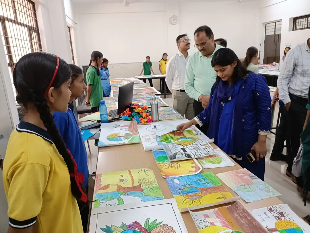 पौधारोपण कर उनका संरक्षण करना, वर्तमान की आवश्यकता-जिला कलक्टर – फोटो 2
