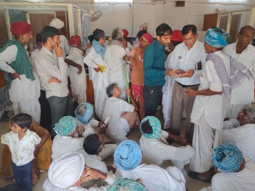 बीमा क्लेम की राशि पाकर किसानों के चेहरे खिले: भवातड़ा सोसायटी के सैकड़ों काश्तकारों को हुआ भुगतान