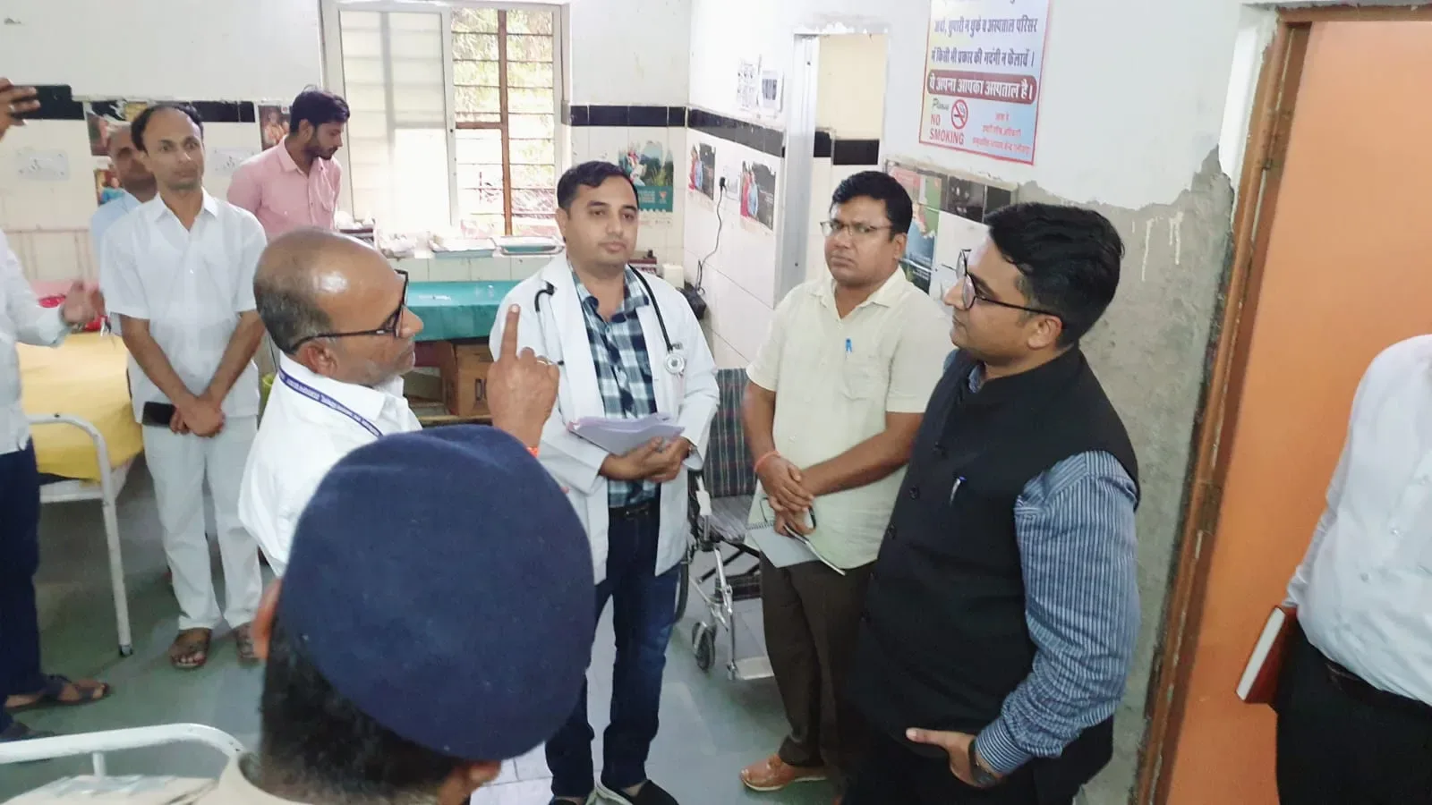कलक्टर ने सीएचसी रानीवाड़ा व छात्रावास का निरीक्षण कर दिये आवश्यक निर्देश