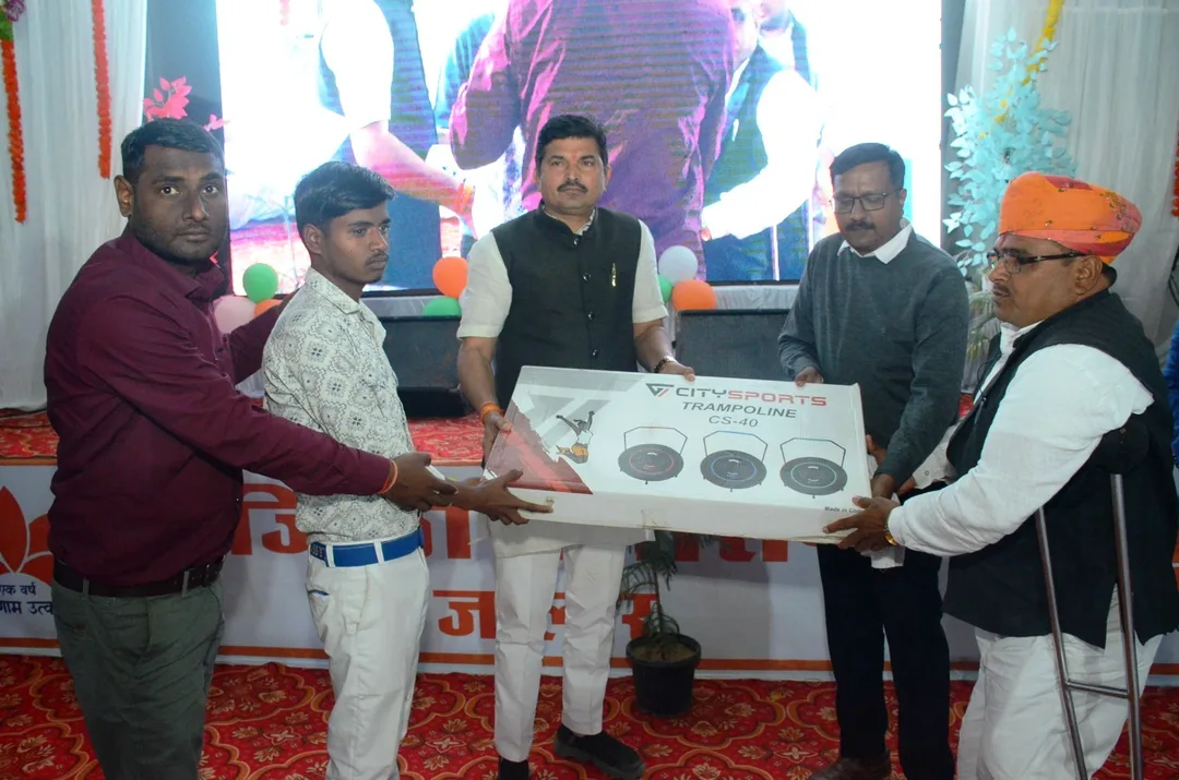 अत्योदय सेवा शिविर में योजनाओं के तहत पात्र व्यक्तियों को किया लाभान्वित – फोटो 3