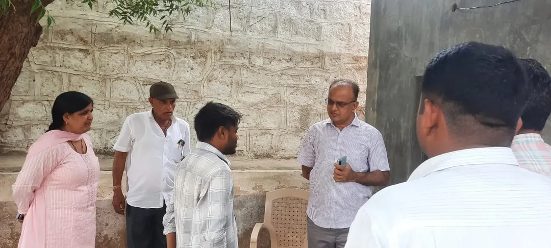 कलक्टर राठौड़ पहुंचे बागोड़ा, सरकारी अस्पताल और पटवार घर को देखा और स्वच्छता को लेकर दी हिदायते