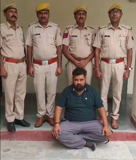 हार्डकोर अपराधी दिलीप वैष्णव 25 बीयर की बोतलों सहित गिरफ्तार, साधु से जुड़ी खबर से शहर में चर्चा