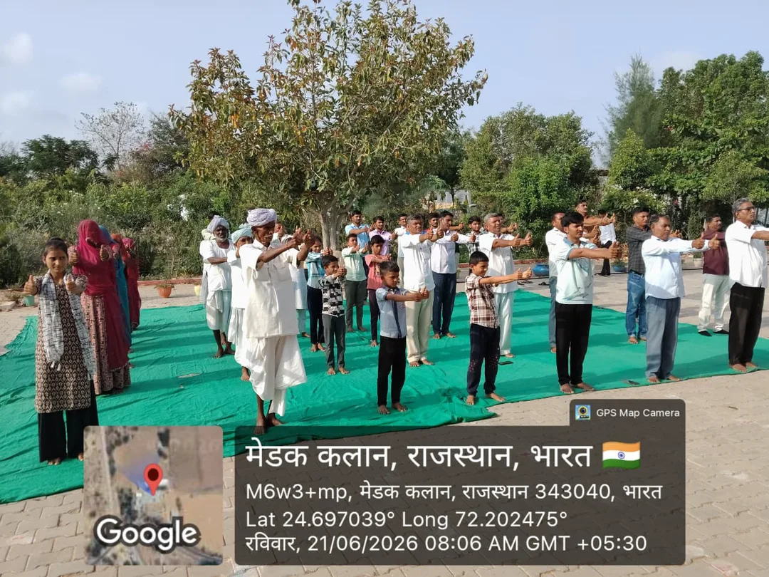 निरोगी काया का मंत्र: जोड़वास के एकल विद्यालय में योग दिवस पर उमड़ा जनसैलाब, सामूहिक योगासन के साथ किया पौधारोपण