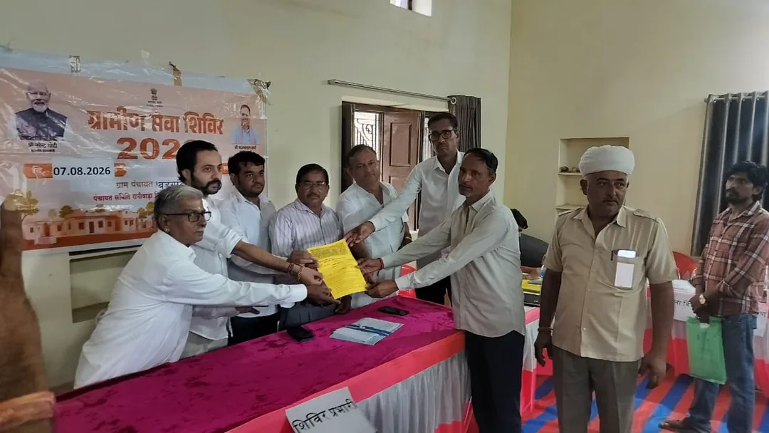 ग्रामीण सेवा शिविर में उमड़ा जनसैलोब: बड़गांव में समस्याओं का मौके पर हुआ निस्तारण, विकास कार्यों की प्रदर्शनी बनी आकर्षण का केंद्र – फोटो 2