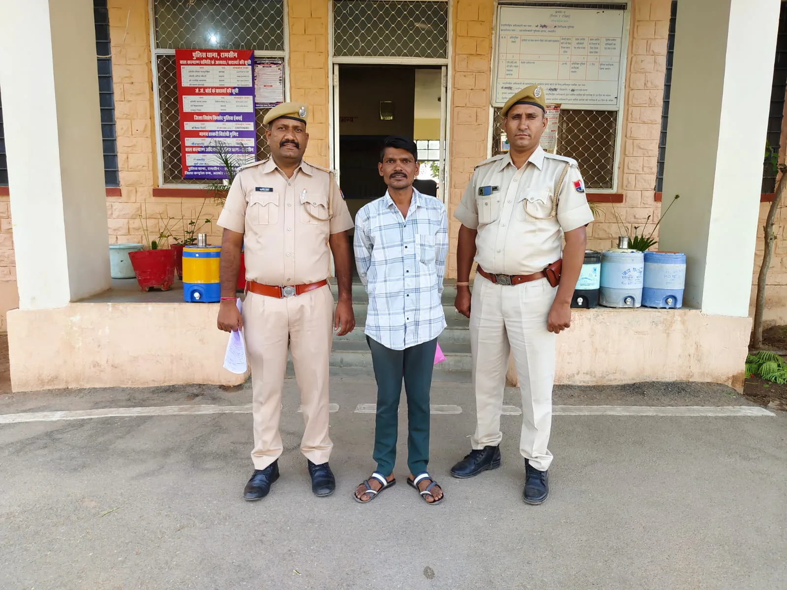 रामसीन पुलिस की बड़ी कार्रवाई: टॉप-10 स्थायी वारंटी गिरफ्तार