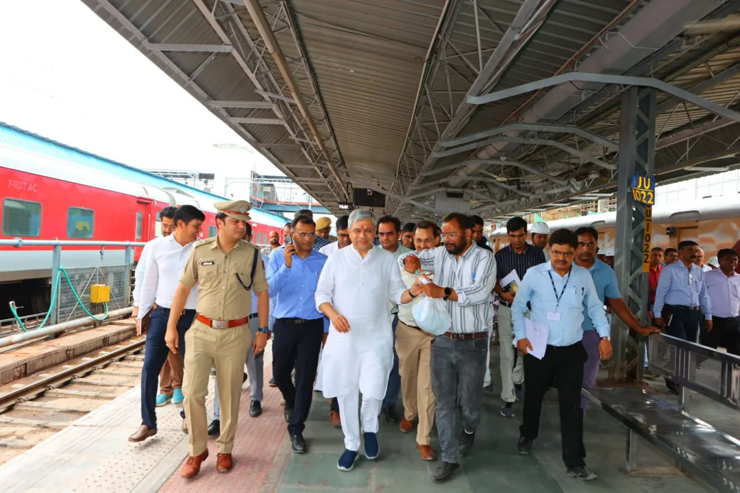 जोधपुर रेलवे स्टेशन पर जल्द मिलेगी विश्वस्तरीय यात्री सुविधाएं, प्रदेश में 44 हजार करोड़ रुपए की रेल परियोजनाएं प्रगति पर- अश्विनी वैष्णव – फोटो 5
