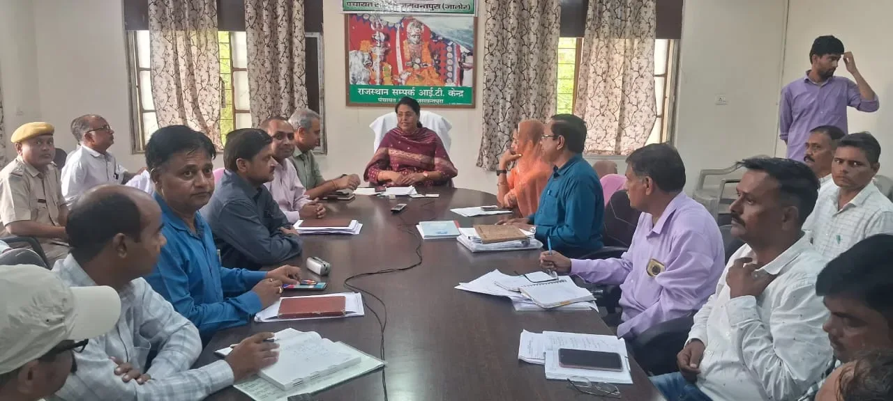 संभागीय आयुक्त ने जसवंतपुरा में जनसुनवाई कर आमजन की समस्याओं का किया निस्तारण